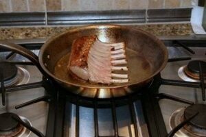Каре ягненка с горчичным соусом