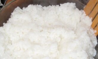 Крокеты из тунца с рисом и сырной начинкой