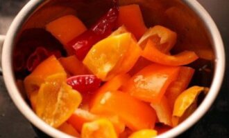 Цыпленок «Пири-пири» с апельсином и картофелем