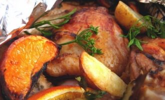 Цыпленок «Пири-пири» с апельсином и картофелем