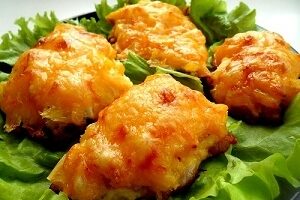 Запеченное куриное филе с ананасами и сыром