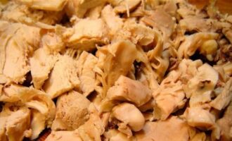 Ароматный суп из говядины с курагой