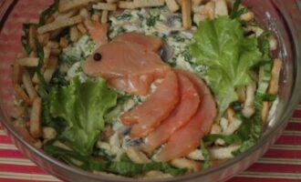 Салат «Рыбка» с пекинской капустой, сыром и семгой