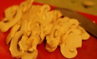 Салат «Рыбка» с пекинской капустой, сыром и семгой