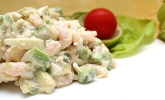 Салат «Перламутровая жемчужина» с крабовыми палочками и авокадо