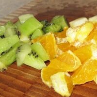 Салат из авокадо с кедровыми орехами — пошаговый рецепт