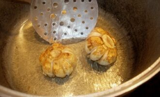 Постный плов с айвой и чесноком