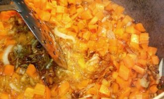 Постный плов с айвой и чесноком