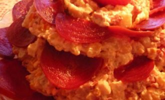 Рецепт салата «Чёрная роза» с кальмарами и сельдью