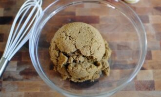 Мясной рулет с соусом барбекю и беконом