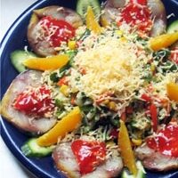 Рецепт салата «Ложная искорка» с копчёной скумбрией