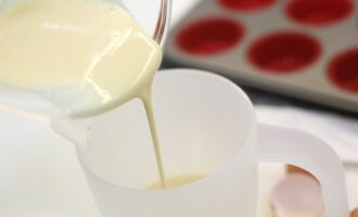 Йоркширский пудинг с молоком и сгущёнкой