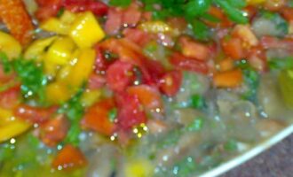 Горячий салат по-дамасски с бобами и кунжутной пастой