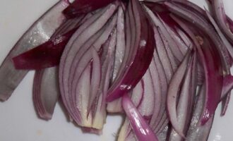 Горячий салат с грибами