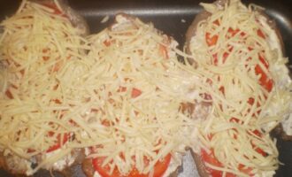 Запеченное куриное филе с помидором