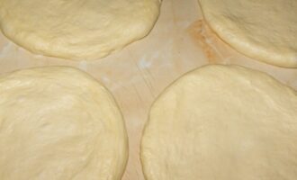Открытые пирожки с яйцами