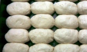 Пирожки в духовке с зеленым луком и яйцом