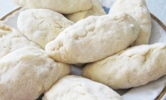 Творожные пирожки с яблоками жареные