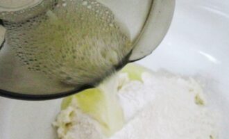 Творожные пирожки с яблоками жареные