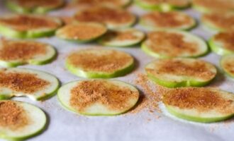 Яблочные чипсы со специями