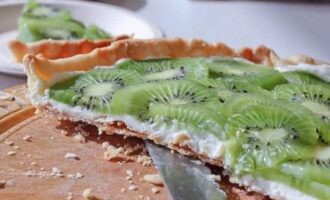 Миндальный пирог с киви