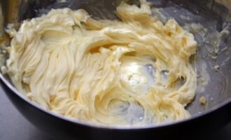 Торт из безе с шоколадным кремом