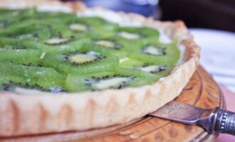 Миндальный пирог с киви