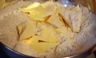 Миндальный пирог с киви