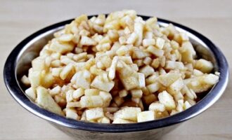 Пирожки с яблоком на палочке