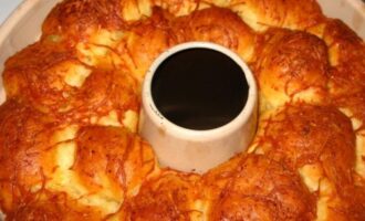 Обезьяний хлеб с сыром и чесноком