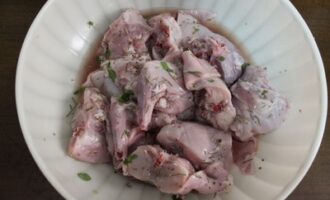 Кролик с картошкой в духовке