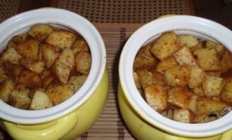 Азу по татарски с огурцами в горшочке