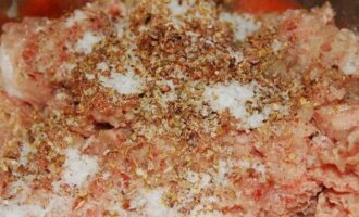 Мини-колбаски в беконе