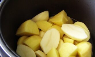 Ароматная курочка с картошкой в мультиварке
