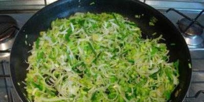 Пирог с тунцом и луком-порей