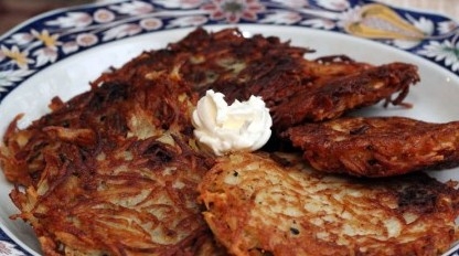 Драники с сардельками