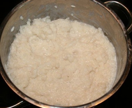 Каравай из риса с изюмом