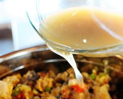 Жареный хлеб с устрицами и овощами