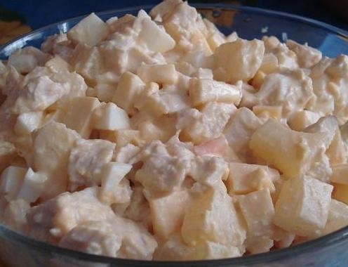 Королевский салат с ананасами консервированными