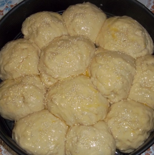 Молочный картофельный хлеб с кунжутом