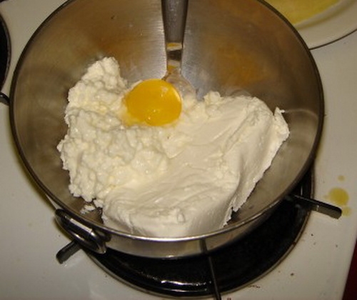 Булочки со смородиной и творожной начинкой