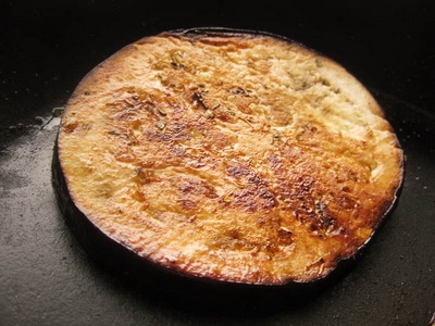 Баклажаны с помидорами и сыром