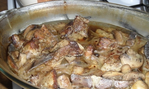 Свиные ребрышки с шампиньонами