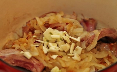 Свиные ребрышки с шампиньонами