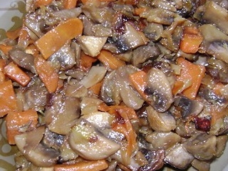 Сардельки, фаршированные сыром и грибами