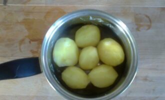 Рецепт салата «Ананас» с ветчиной и ананасами