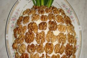 Рецепт салата «Ананас» с ветчиной и ананасами