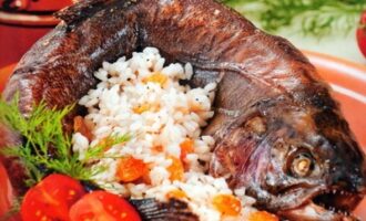 Кутап из форели с рисом и изюмом