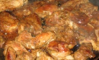 Перловка в горшочках с овощами и свининой