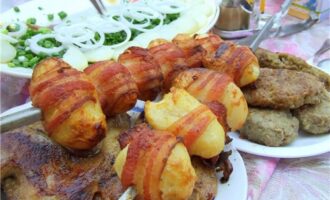 Шашлык из картошки с беконом
